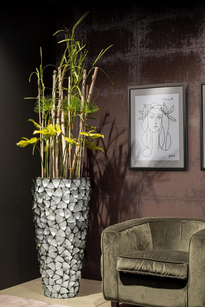 Shell Conical Planter Silver-Blue 40x40x77cm Lifestyle3